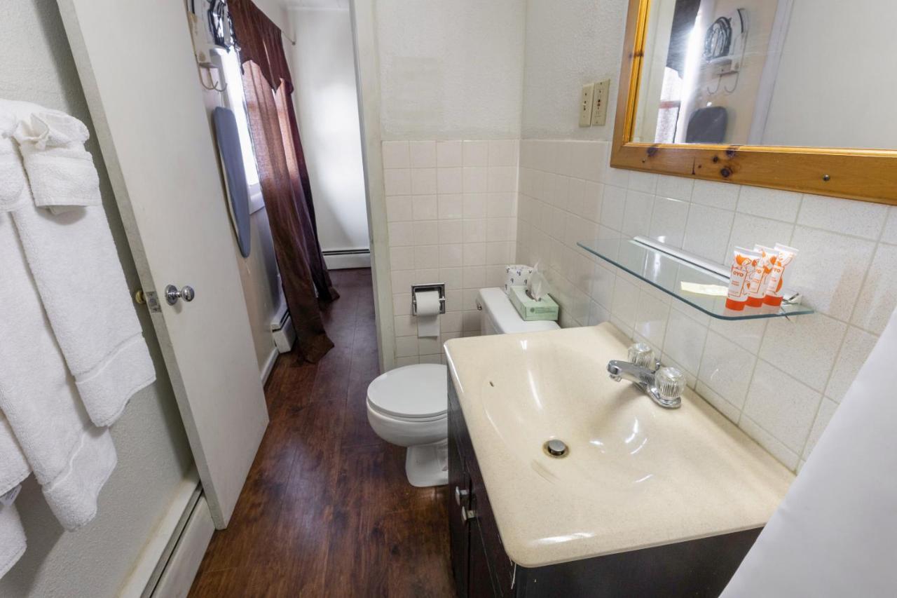 Buena Vista Inn Motel Delhi Dış mekan fotoğraf