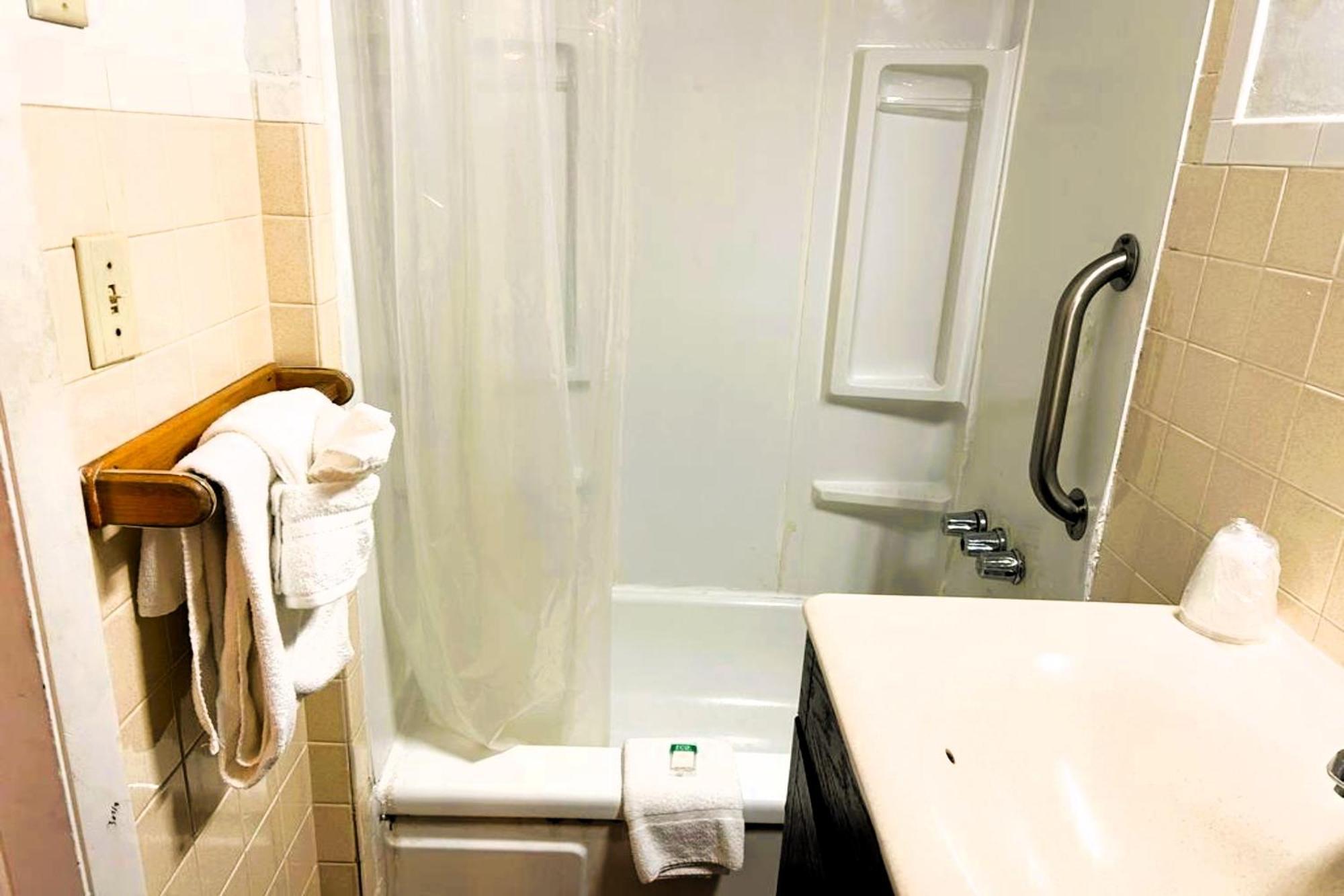 Buena Vista Inn Motel Delhi Dış mekan fotoğraf