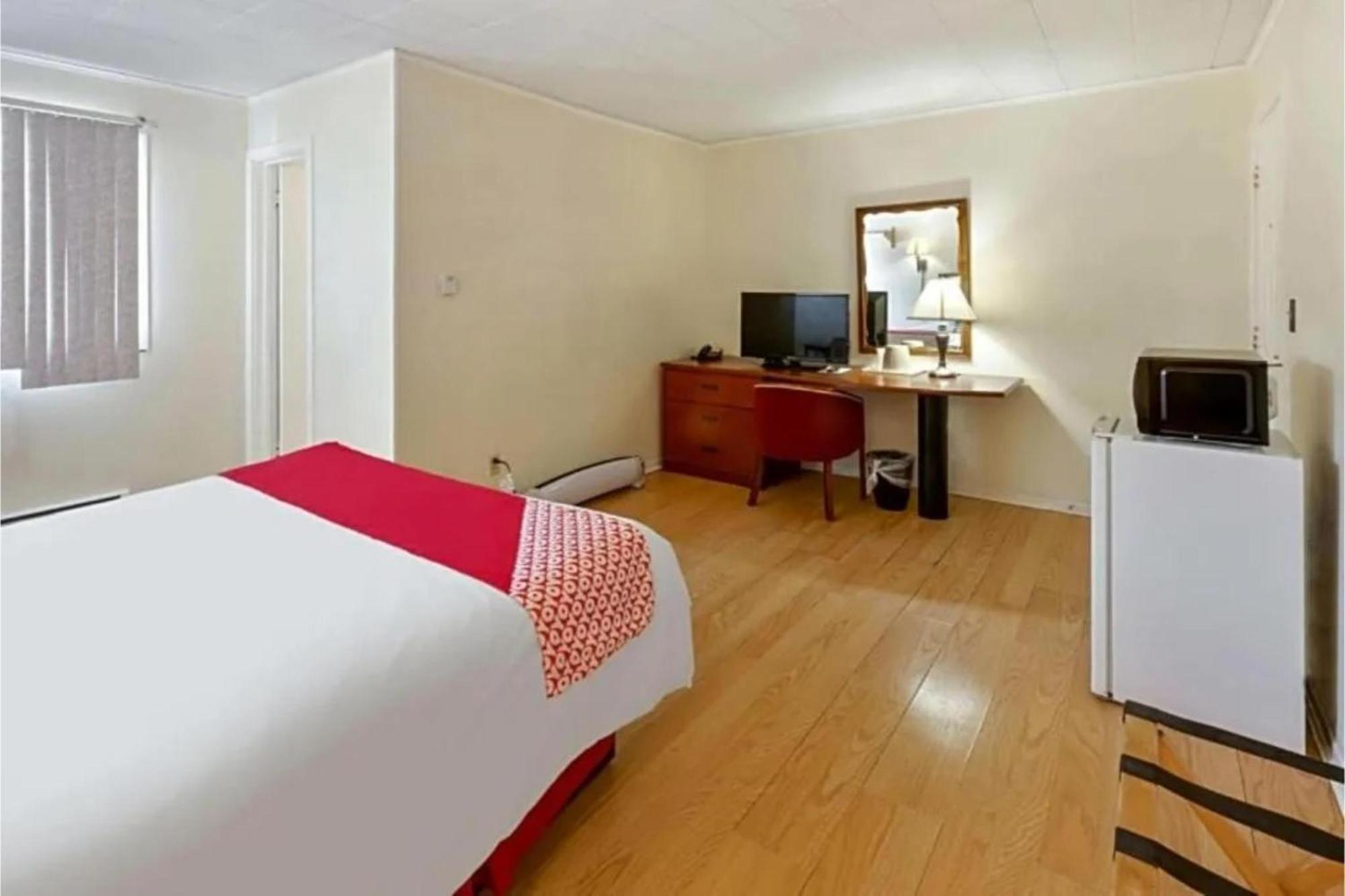 Buena Vista Inn Motel Delhi Dış mekan fotoğraf