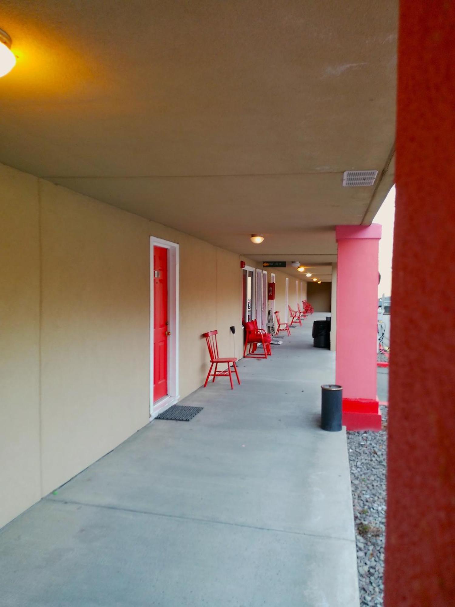 Buena Vista Inn Motel Delhi Dış mekan fotoğraf