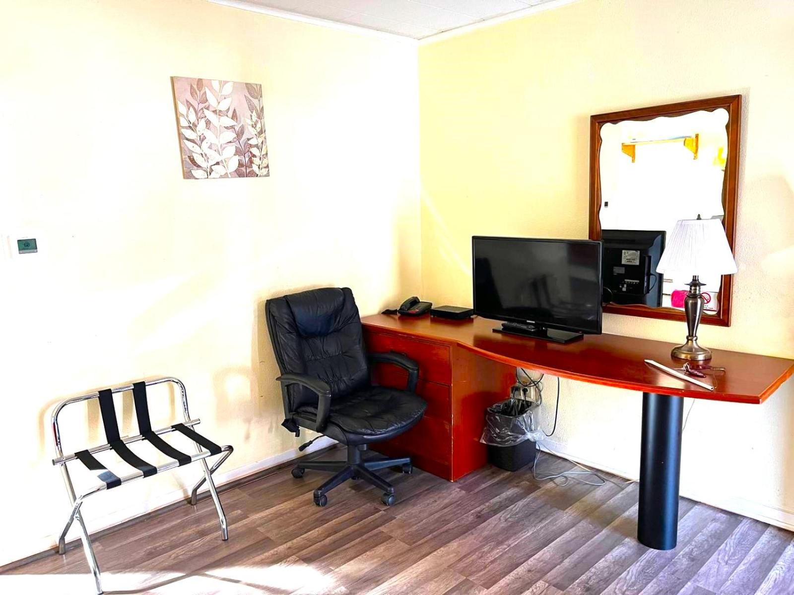Buena Vista Inn Motel Delhi Dış mekan fotoğraf